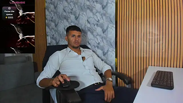 Hideintheoffice live sex cam