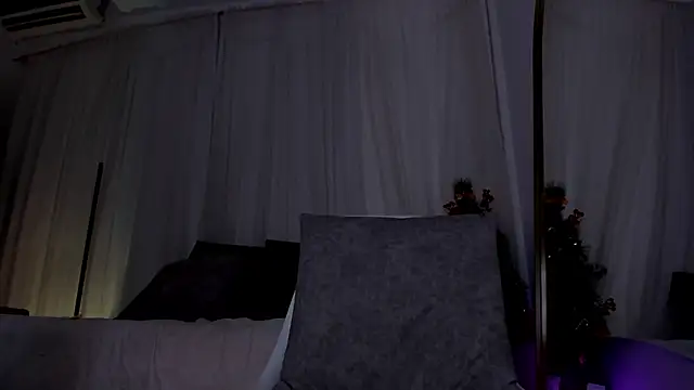 Petite_Lucie live sex cam