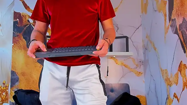 Chuck_LatinBoy's cam snapshot