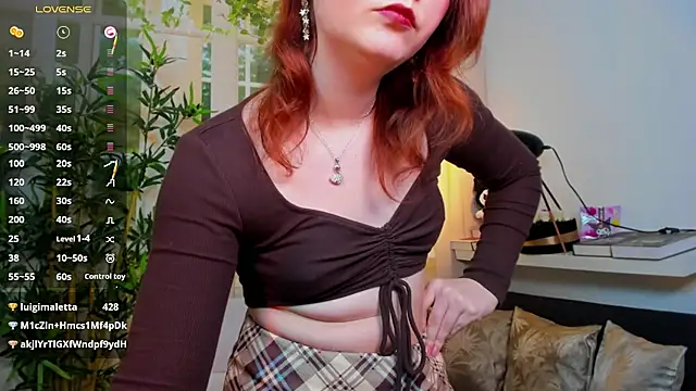 pretty_little_thing's cam snapshot