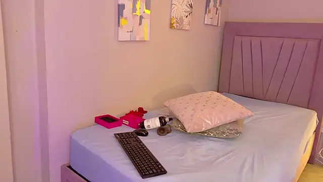 meli_peach1's cam snapshot