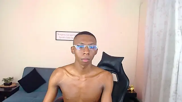 Miilo18 live sex cam