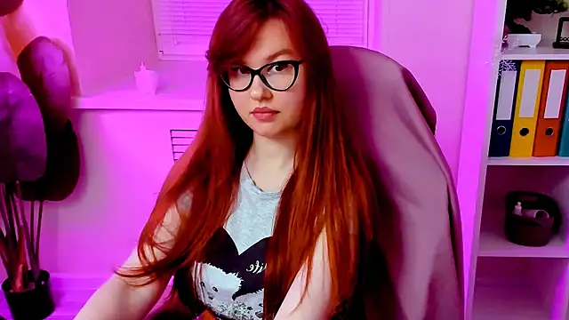 CarolGiggly live sex cam