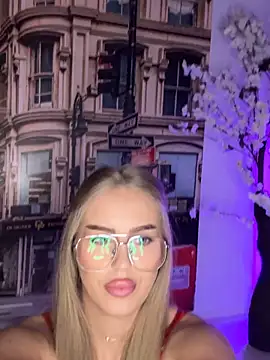 AubrieleRouj1 live sex cam