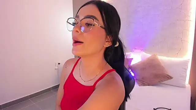 emily_tolson's cam snapshot