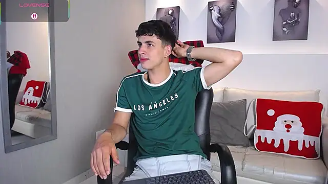 AdrianRinaldi live sex cam