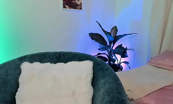 canelleGarces's cam snapshot