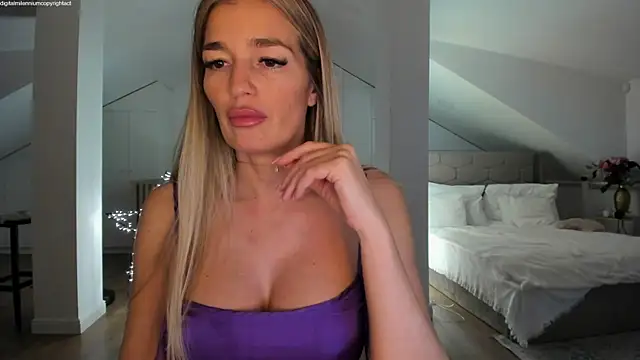 Yourhotqueeen's cam snapshot