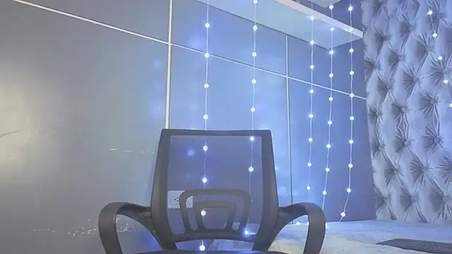 Hilary-banks's cam snapshot