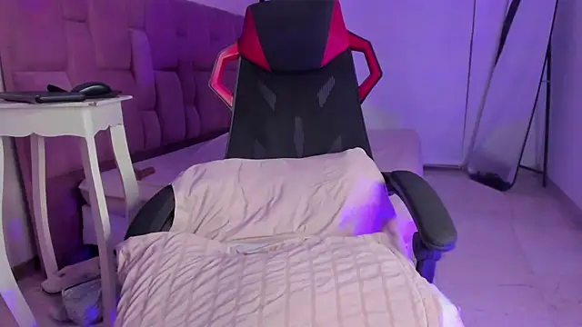 CHANELL_11INCHES live sex cam