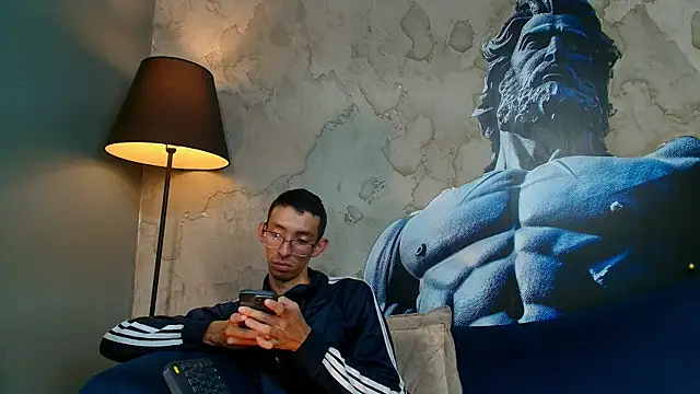 ZyroNight live sex cam