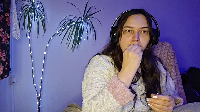 Cyndee_Winter's cam snapshot