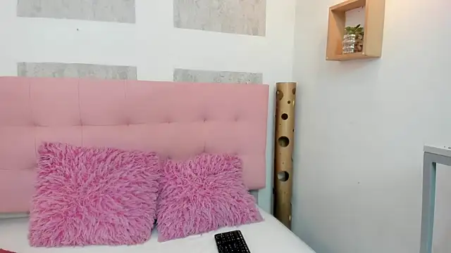 zhamira_21's cam snapshot