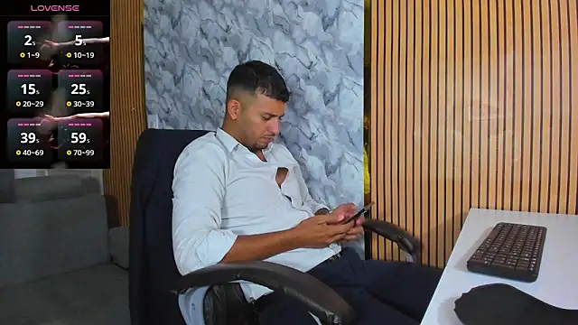 Hideintheoffice's cam snapshot