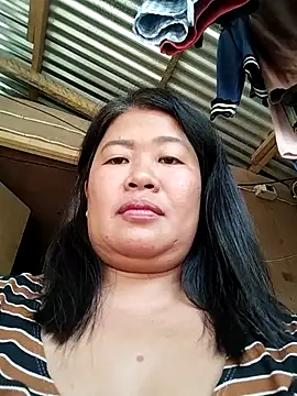 Lovelywoman43 live sex cam