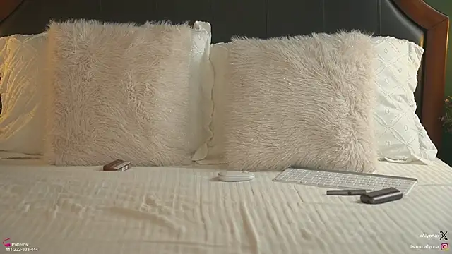 Alyonaqueen_ live sex cam