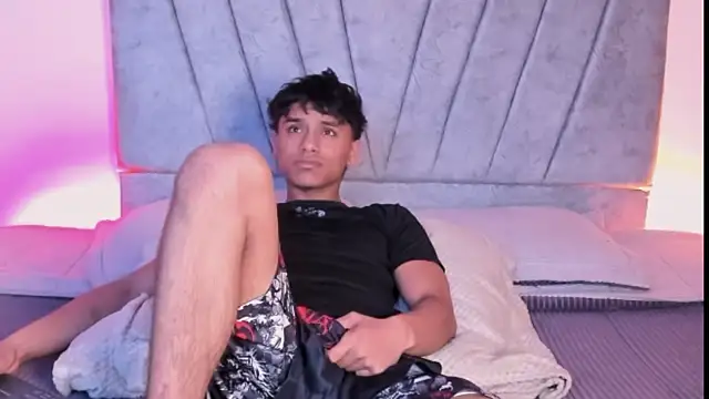 ZYZZ1312 live sex cam