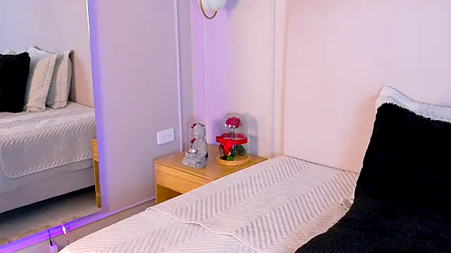 OlayaCooper live sex cam