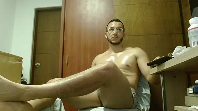 MarcusMilarc live sex cam