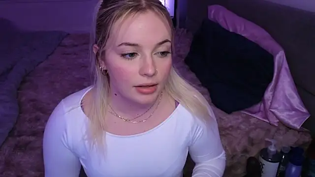 margot_robbie7's cam snapshot