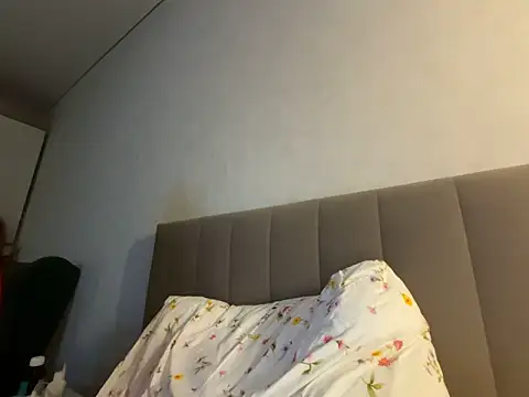 GoldenSexySky live sex cam