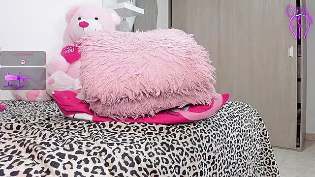 Queen_Antonella_Oficial live sex cam