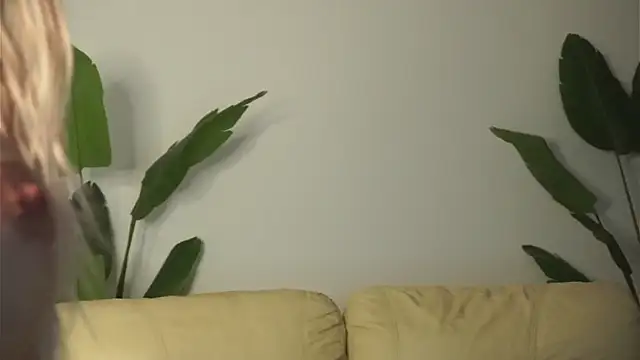 SweetBlondy35 live sex cam