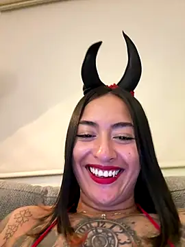 Rae_Lil_White live sex cam