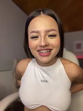 Sofia18_pinkk's cam snapshot