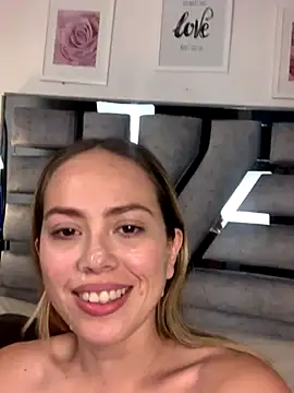 valery_and_Dani_ live sex cam