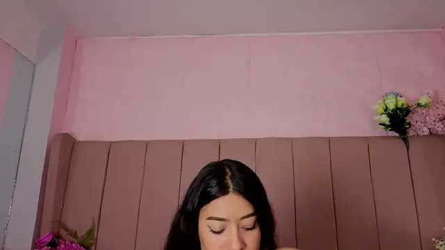 MollyBigBoobs12's cam snapshot