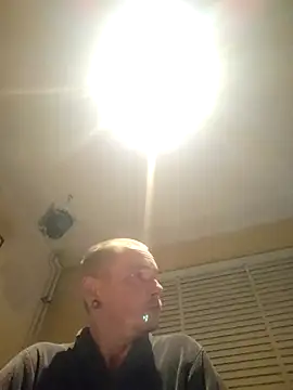 piercingpik's cam snapshot