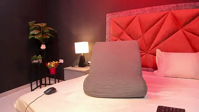 mia_milff's cam snapshot