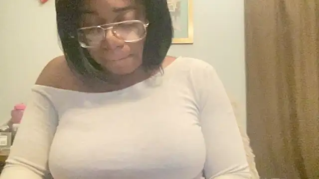 MommyConfident's cam snapshot