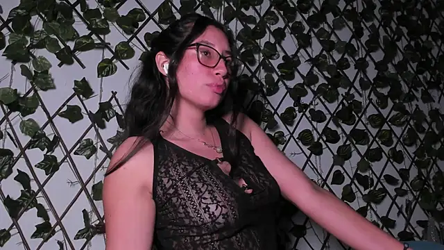 CoralineSanchez live sex cam