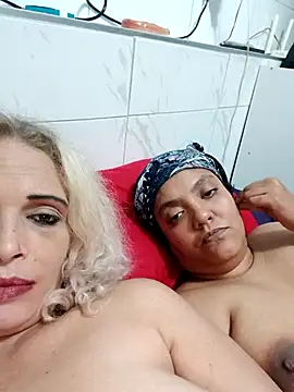 2Juicy_pussy's cam snapshot