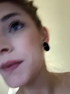 Bellalolahot's cam snapshot