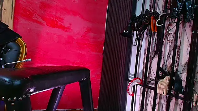 QueenFiera live sex cam