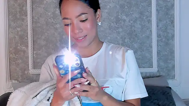 _victoriaa__lois's cam snapshot