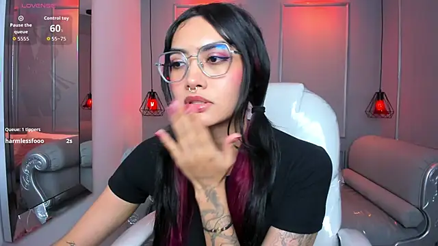 AzuraKindong's cam snapshot