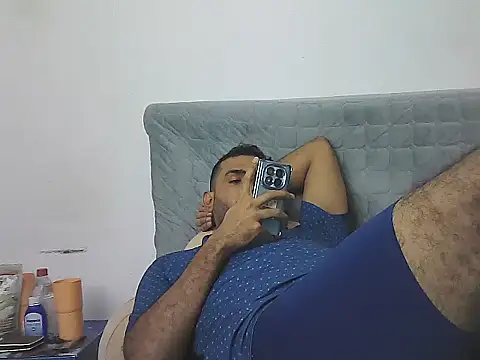 AlphaLatinoBear's cam snapshot