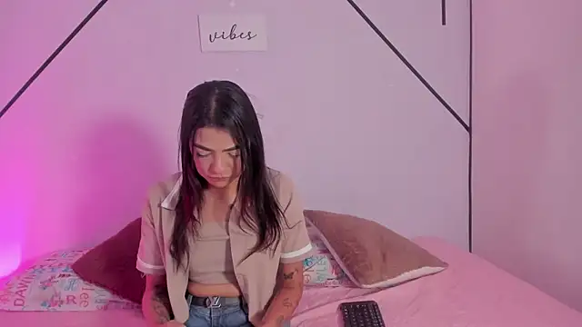 MiahCornell_'s cam snapshot