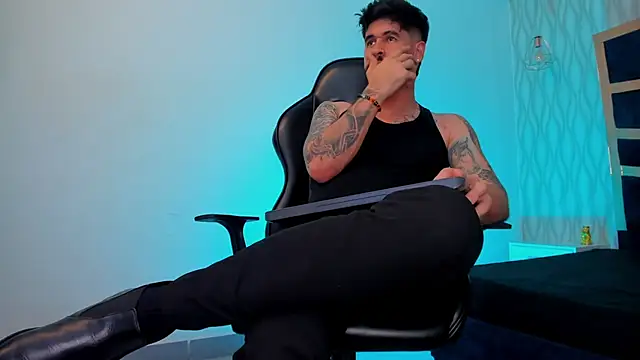 Petesevans live sex cam