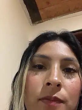 Cami_Leon2's cam snapshot