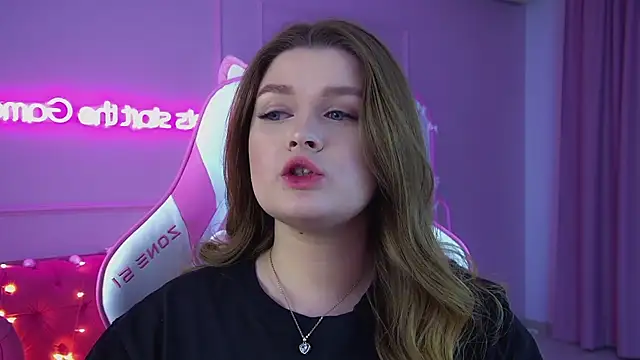 CrystalLyons's cam snapshot