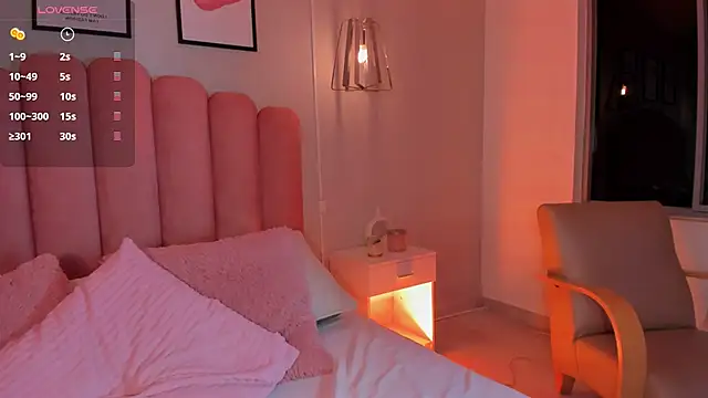 mara_swan_'s cam snapshot