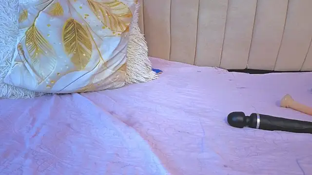 Esmeralda_Candy's cam snapshot