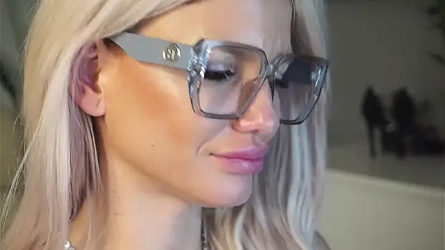 SweetBlondy35's cam snapshot