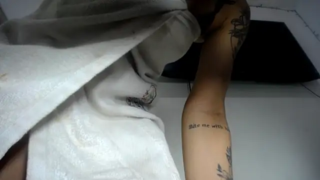 Foxy_Lovex live sex cam