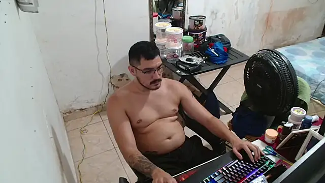 Leonino231 live sex cam